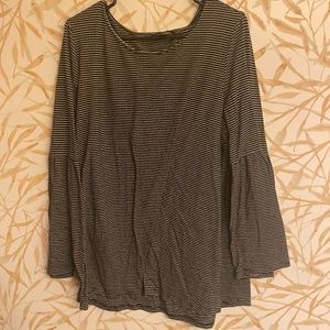 Women Plus 1X Black and White bubble sleeve top